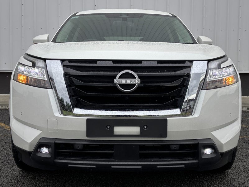 2025 Nissan Pathfinder TI V6 8 Seats 4WD image 4