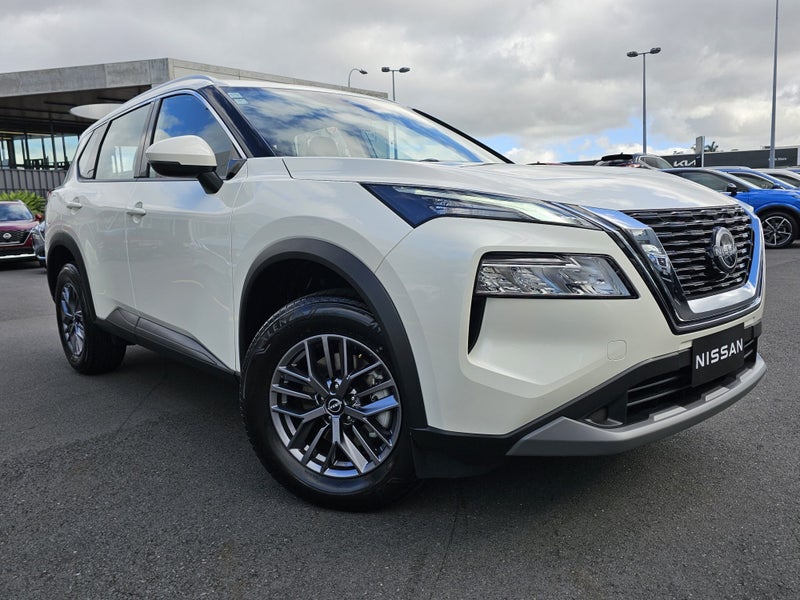 2025 Nissan X-Trail ST 2WD image 4
