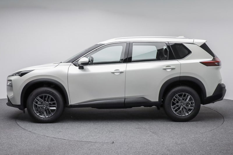 2025 Nissan X-Trail ST 2WD image 4