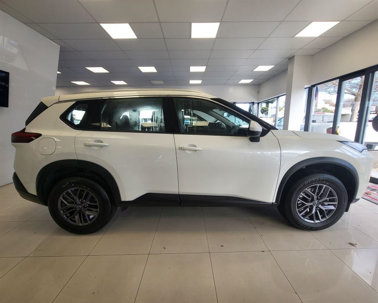 2025 Nissan X-Trail ST image 2