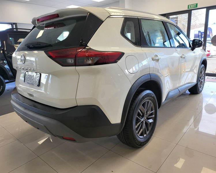 2025 Nissan X-Trail ST image 3