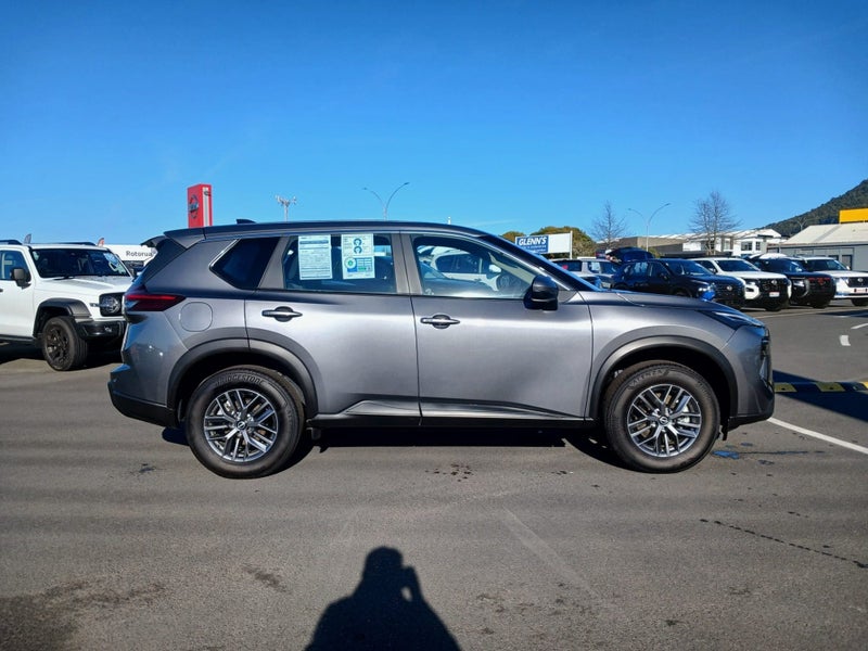2025 Nissan X-Trail ST image 3