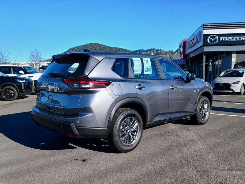 2025 Nissan X-Trail ST image 4