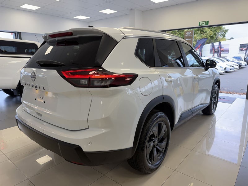2025 Nissan X-Trail ST-L image 3