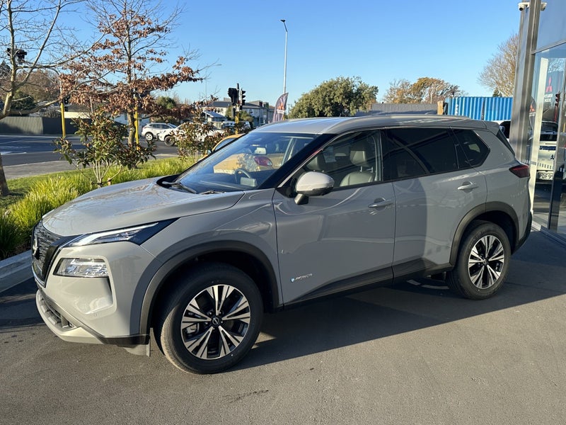 2025 Nissan X-Trail St-L E-Power - HUGE SAVINGS... image 2