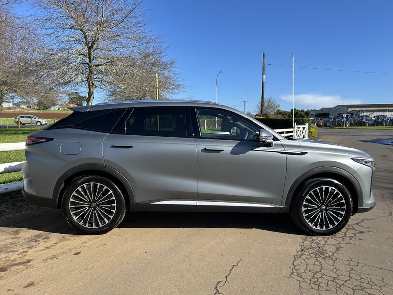 2025 Omoda 9 O9 1.5L PHEV Auto image 3