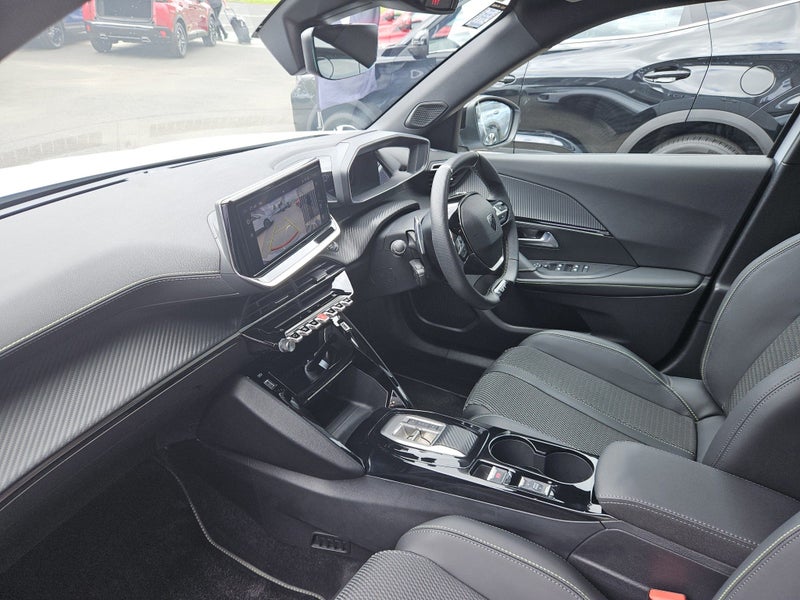 2025 Peugeot 2008 GT 1.2PMHT/6AM image 3