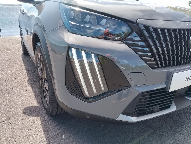 2025 Peugeot 2008 GT - HYBRID - TURBO image 3