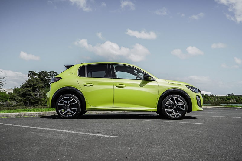 2025 Peugeot 208 Gt 1.2Pmht/6Am image 3