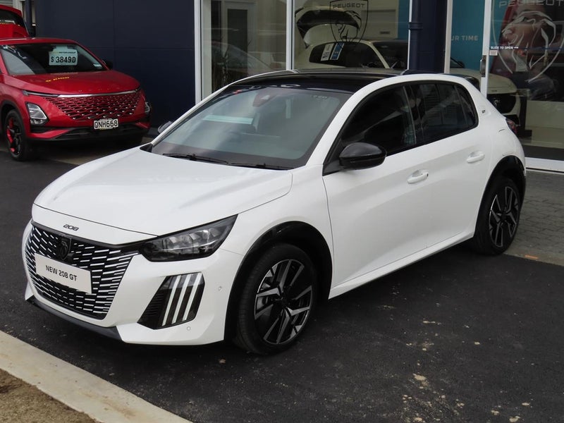 2025 Peugeot 208 GT HYBRID 1.2PT MHEV image 2