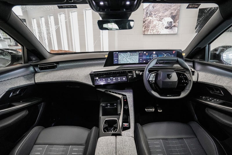 2025 Peugeot 3008 GT 1.2PMHT/6AT image 2