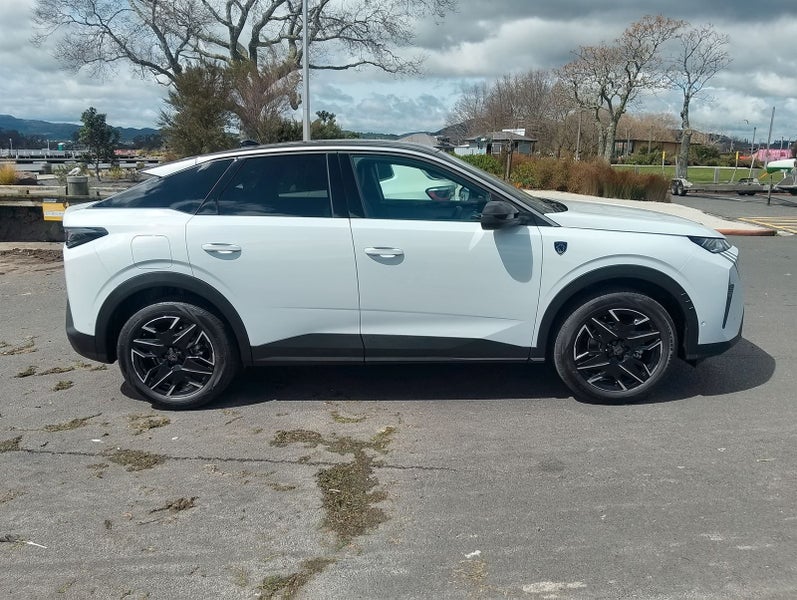 2025 Peugeot 3008 GT Premium Turbo HYBRID image 5