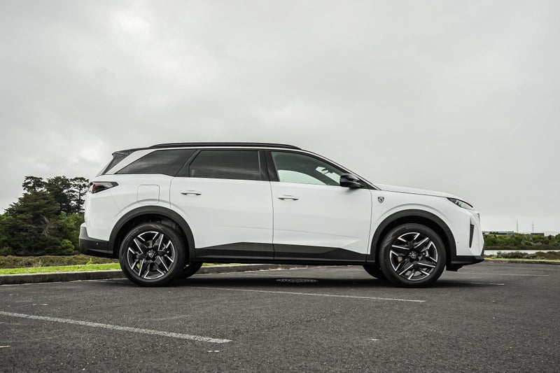 2025 Peugeot 5008 Gt Mhev 1.2Pmht/6Hd image 3