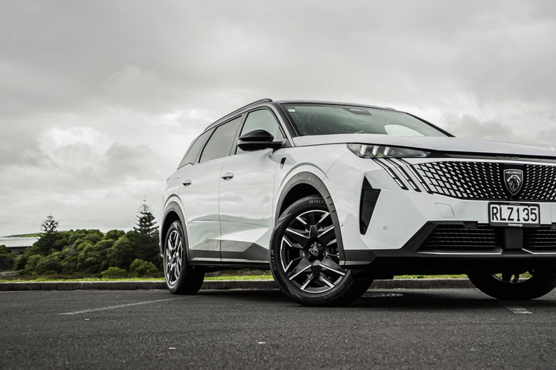 2025 Peugeot 5008 Gt Mhev 1.2Pmht/6Hd image 4