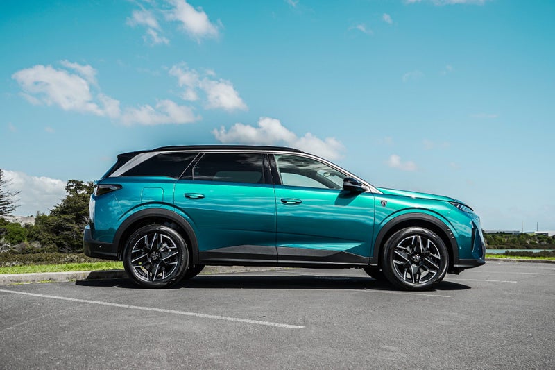 2025 Peugeot 5008 Gt Mhev 1.2Pmht/6Hd image 3
