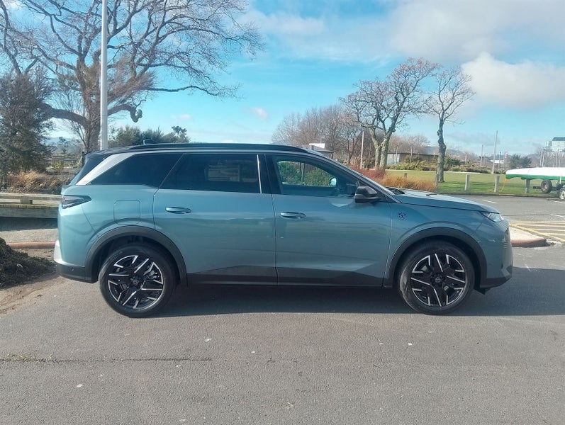 2025 Peugeot 5008 GT Premium HYBRID TURBO image 4