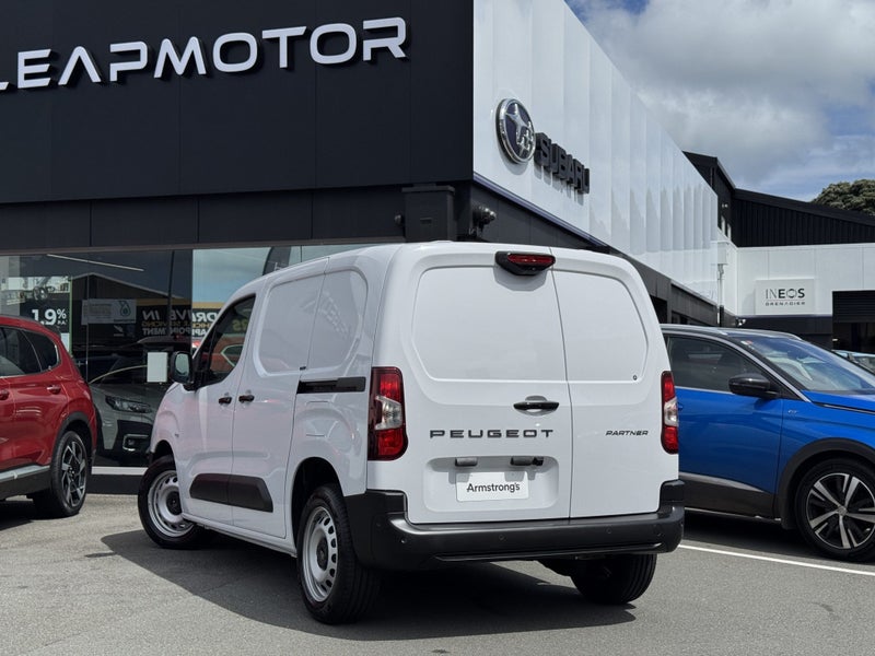 2025 Peugeot Partner 1.2L Petrol Standard Wheel... image 2