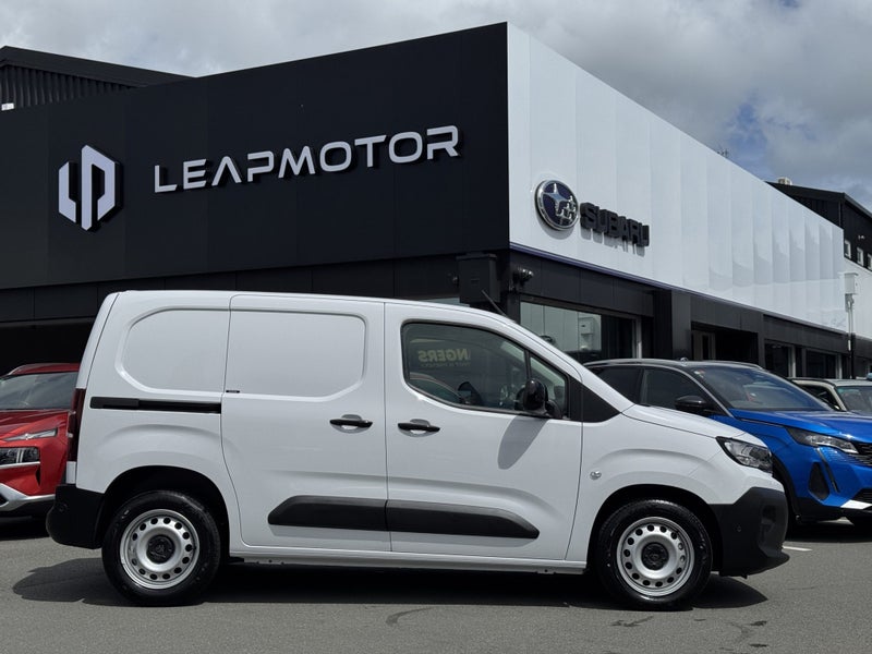 2025 Peugeot Partner 1.2L Petrol Standard Wheel... image 3