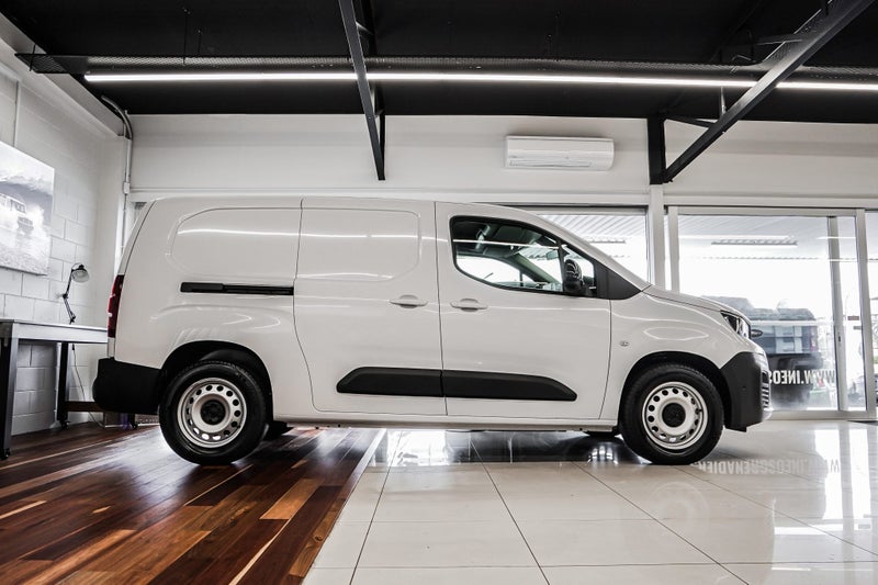 2025 Peugeot Partner LWB Electric 50Kwh image 3