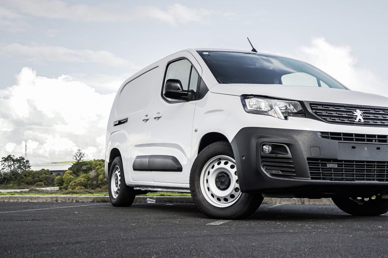 2025 Peugeot Partner LWB Electric 50Kwh image 4