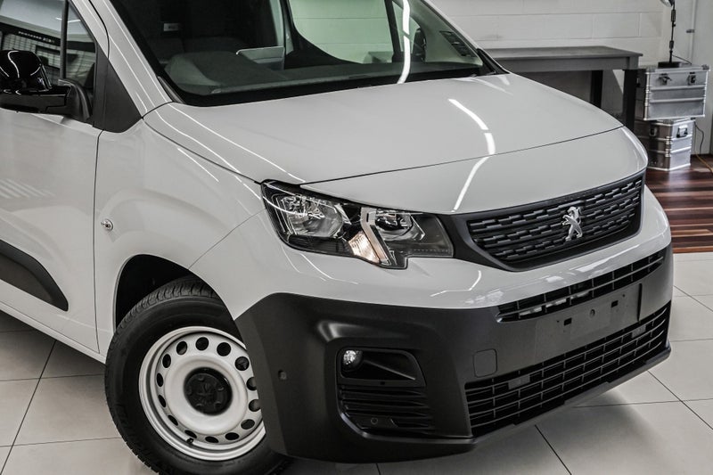 2025 Peugeot Partner SWB Electric 50KWH BRAND N... image 5