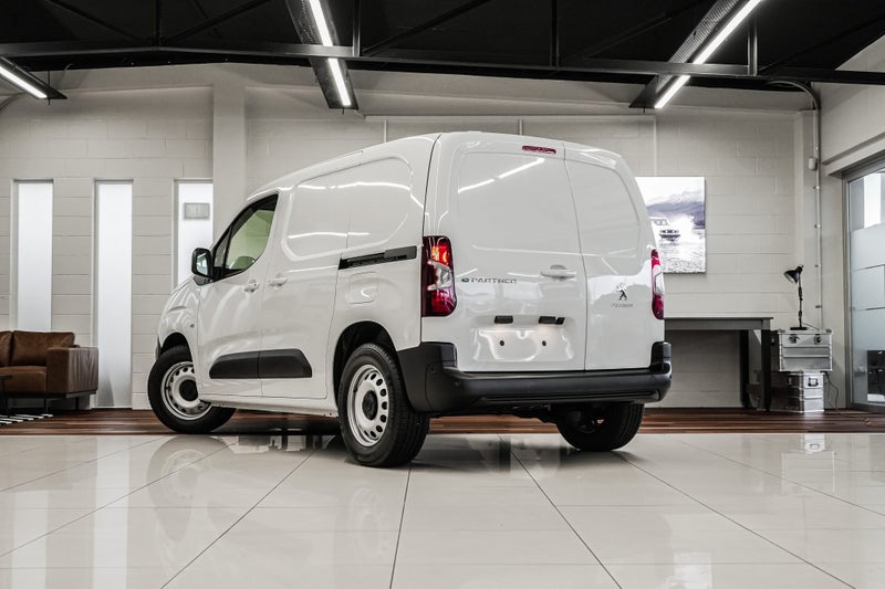 2025 Peugeot Partner SWB Electric 50KWH BRAND N... image 2