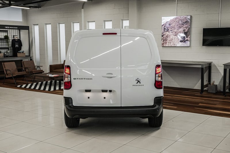 2025 Peugeot Partner SWB Electric 50KWH BRAND N... image 5