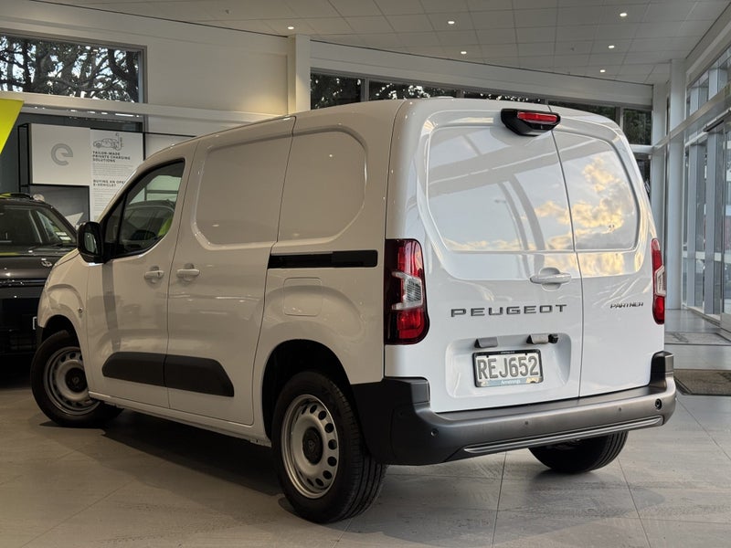 2025 Peugeot Partner Swb Petrol Fl 1.2Pt image 3