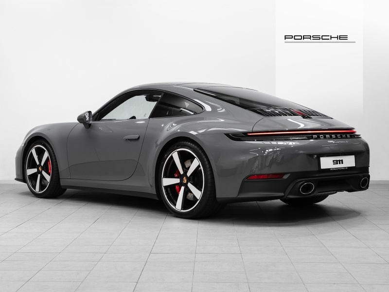 2025 Porsche 911 Carrera S image 2