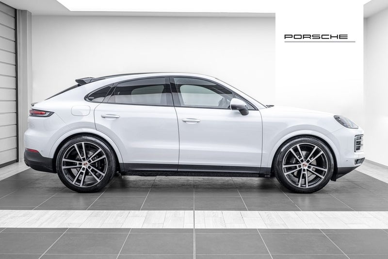 2025 Porsche Cayenne COUPE image 2