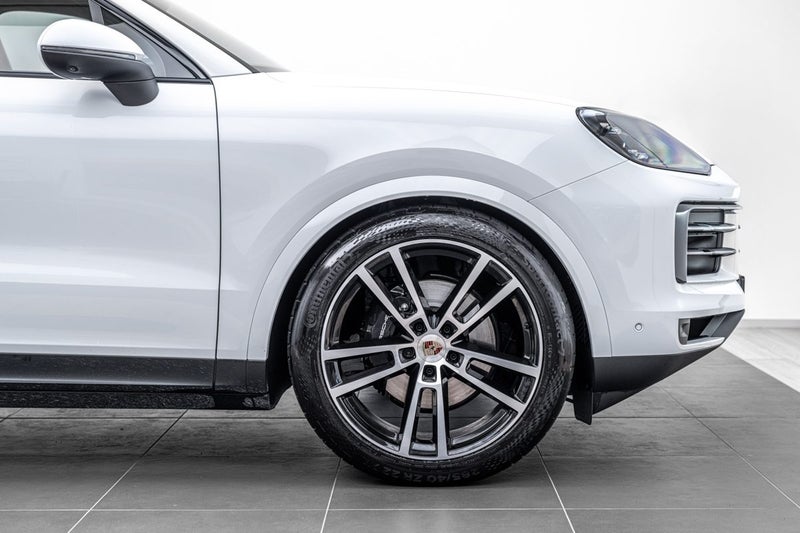 2025 Porsche Cayenne COUPE image 4