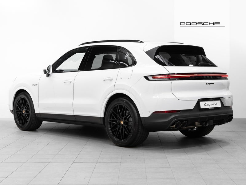 2025 Porsche Cayenne E-Hybrid II AWD image 2