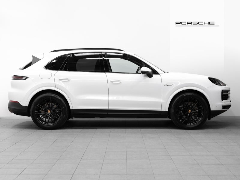 2025 Porsche Cayenne E-Hybrid II AWD image 3