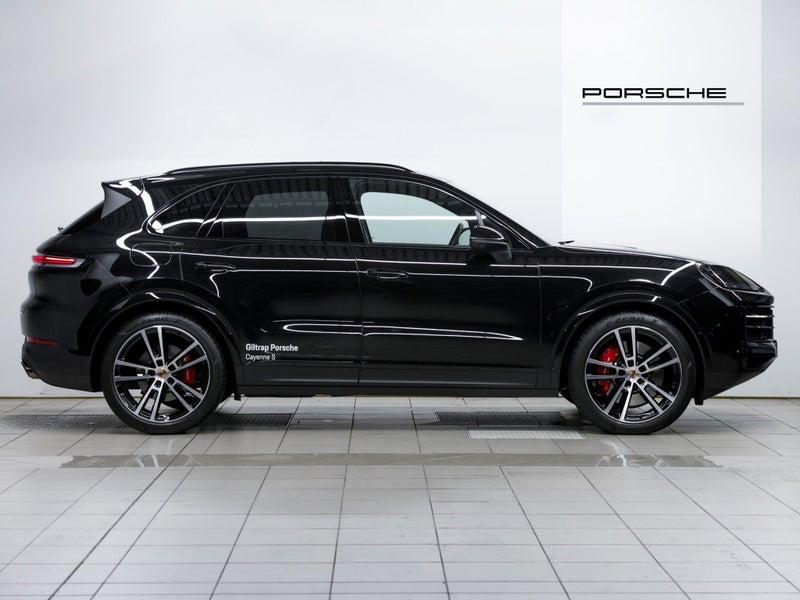 2025 Porsche Cayenne S (E3II) image 3