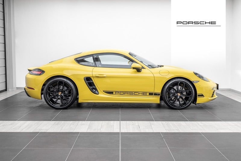 2025 Porsche Cayman 718 CAYMAN STYLE EDITION image 2