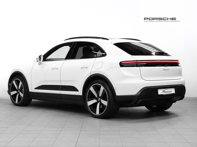 2025 Porsche Macan 4 BEV image 2