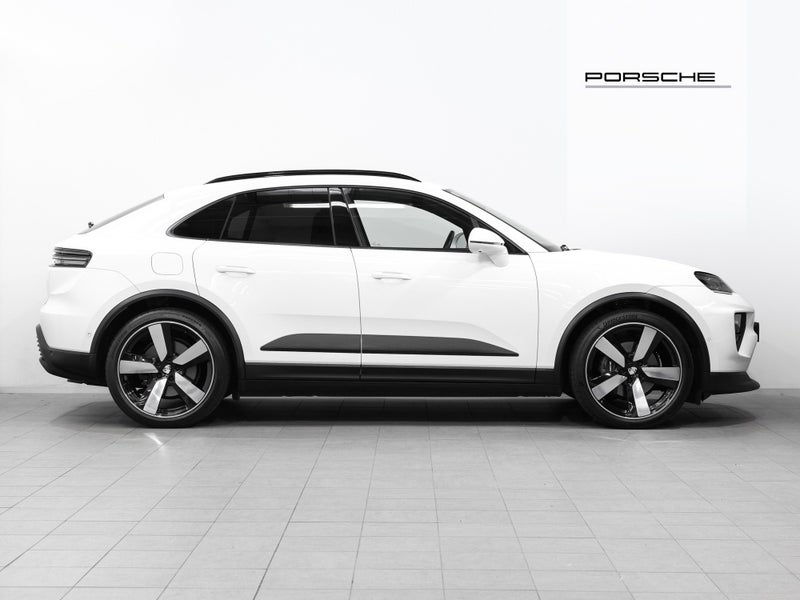 2025 Porsche Macan 4 BEV image 3