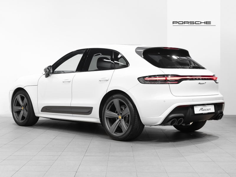 2025 Porsche Macan T 2.0L AWD image 2