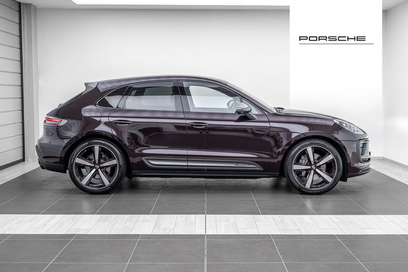 2025 Porsche Macan T image 2