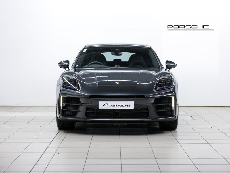 2025 Porsche Panamera 4 E-Hybrid image 2