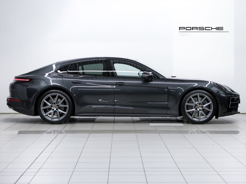 2025 Porsche Panamera 4 E-Hybrid image 3