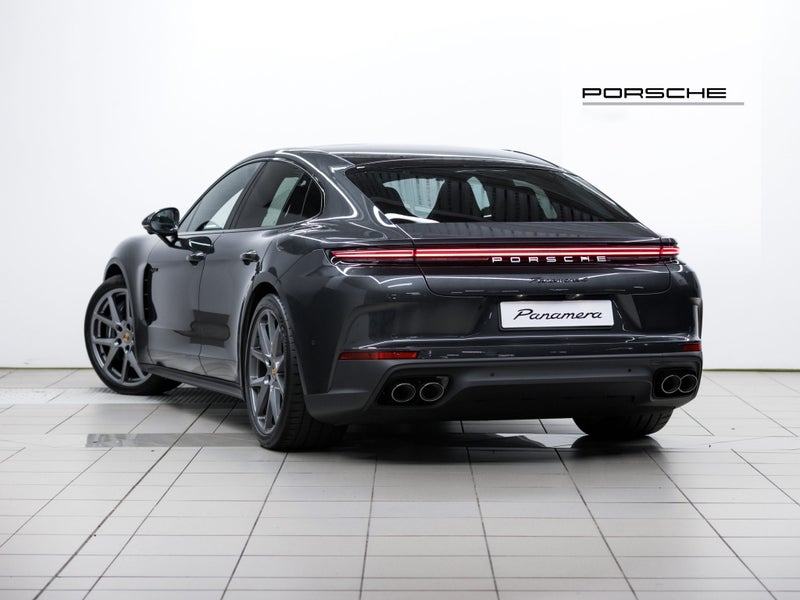 2025 Porsche Panamera 4 E-Hybrid image 4