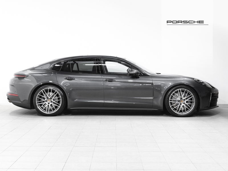 2025 Porsche Panamera 4 E-Hybrid PHEV image 3