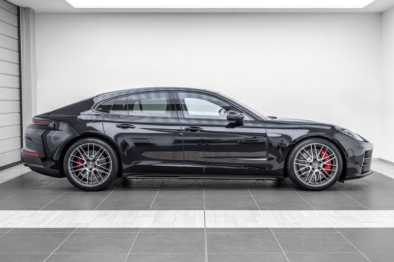 2025 Porsche Panamera 4S E-HYBRID image 2