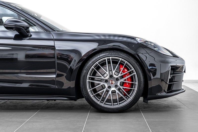 2025 Porsche Panamera 4S E-HYBRID image 3