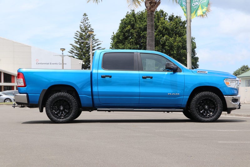 2025 Ram 1500 DT Bighorn Crew 4X4 image 3