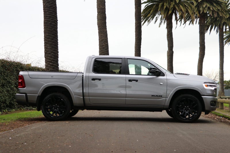 2025 Ram 1500 DT LIMITED I6 RB NIGHT EDITION image 3