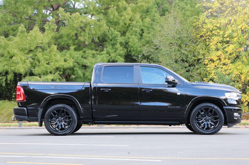 2025 Ram 1500 DT LIMITED I6 RB NIGHT EDITION image 3