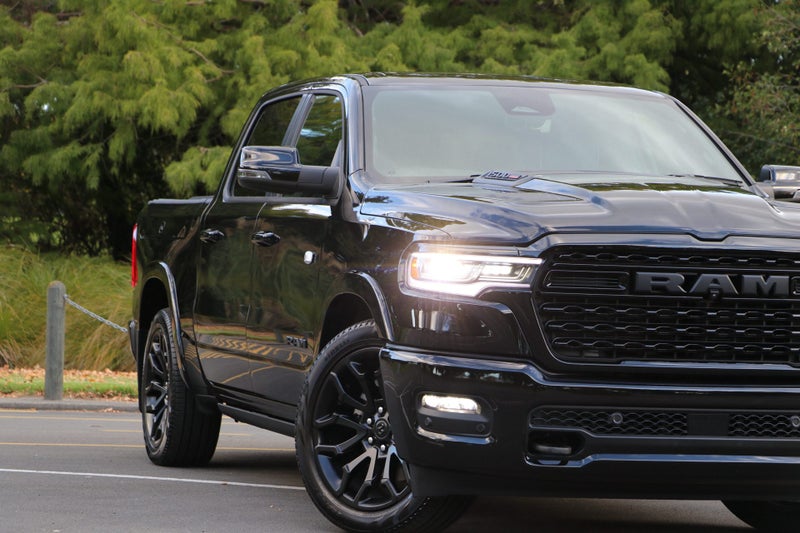 2025 Ram 1500 DT LIMITED I6 RB NIGHT EDITION image 5