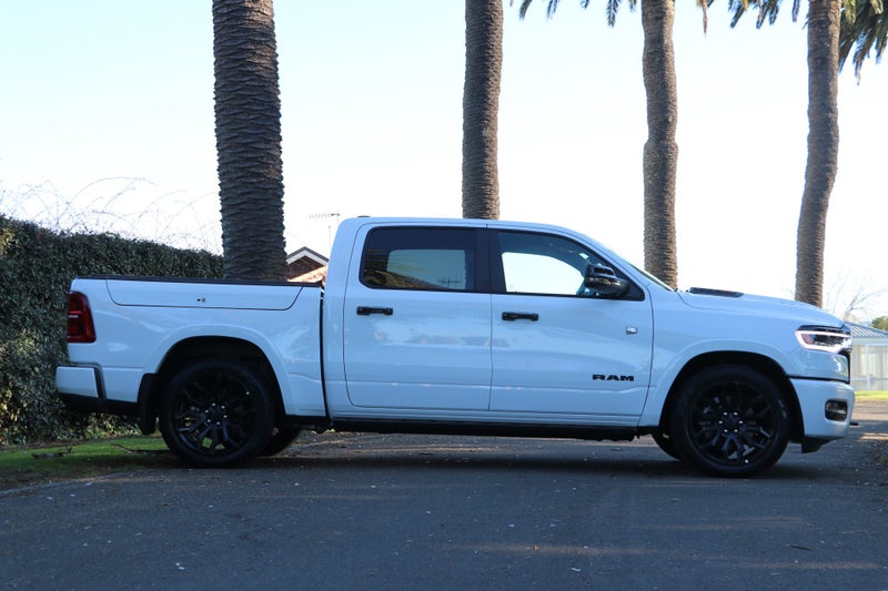 2025 Ram 1500 DT LIMITED I6 RB NIGHT EDITION image 3